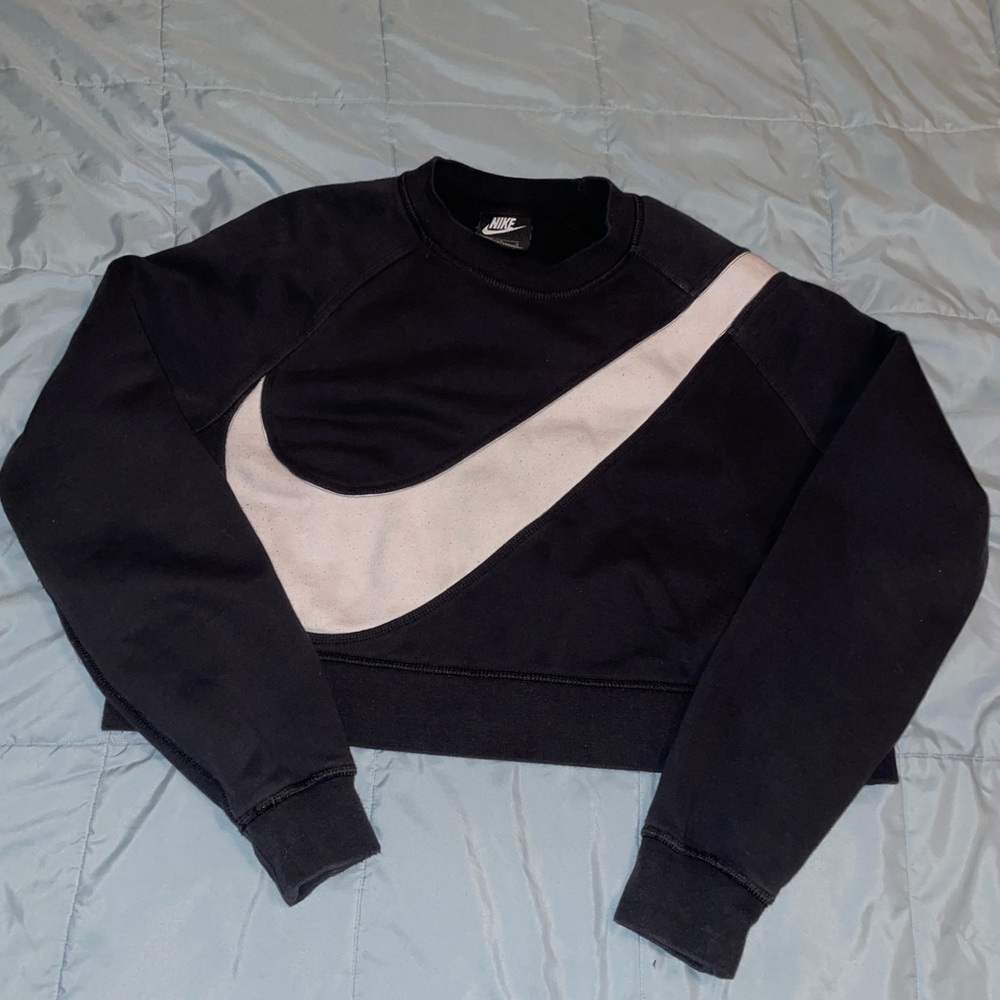 Cropped Nike Crewneck